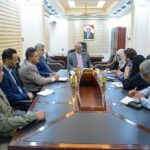 وزير التخطيط يبحث مع مسؤول أممي مواجهة تداعيات نقص تمويل المساعدات الانسانية