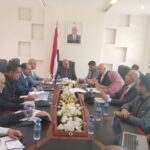 وزير التخطيط القائم بأعمال وزير الاتصالات يترأس اجتماعاً لمناقشة تطوير وتحسين قطاع الاتصالات