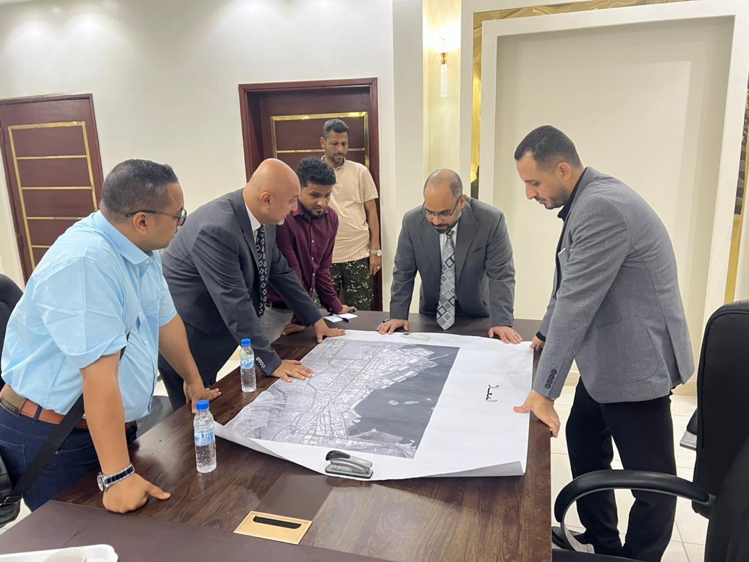 باصرة يلتقي قيادات مؤسسة الاتصالات للعمل على رفع كفاءة الخدمات في المحافظات المحررة