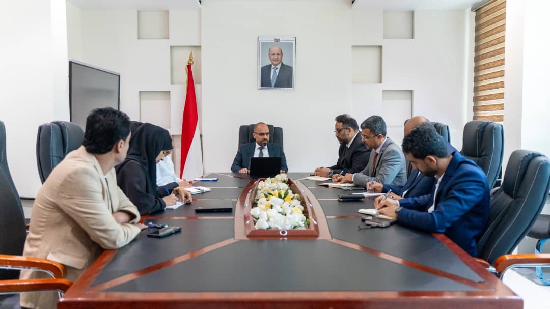 وزير الاتصالات يناقش مع الفريق الاقتصادي خطط تطوير القطاع وتعزيز التحول الرقمي في إطار التعافي الاقتصادي